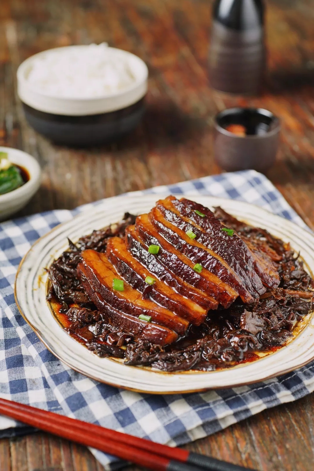 讓不吃肥肉的人也欲罷不能的梅菜扣肉!